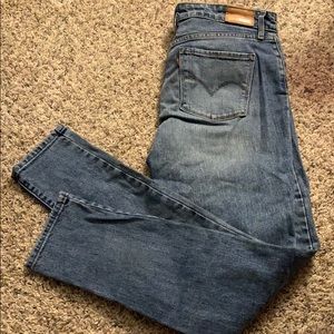LIKE NEW! Light Wash Skinny Levi’s